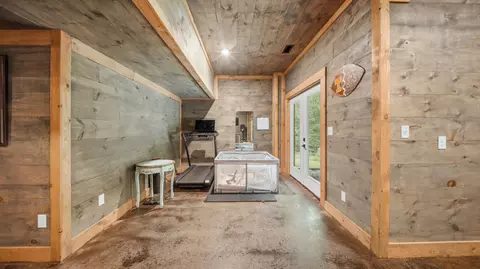 Entry Way - 700 Upper Firetower Rd, Sequatchie, TN 37374 photo 7 of 7