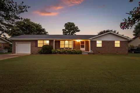 325 Kelsey Dr, Rossville, GA 30741