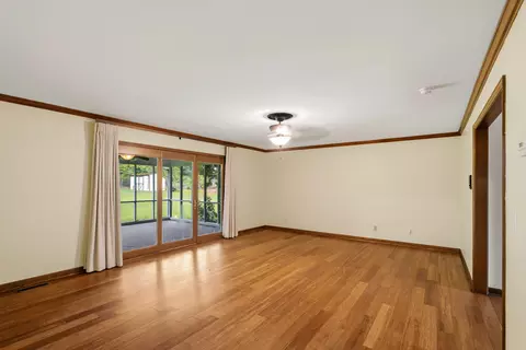 Living - 308 Pheasant Dr, Dalton, GA 30721 photo 2 of 4