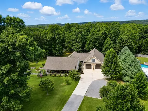 472 Beaver Dr, Trenton, GA 30752