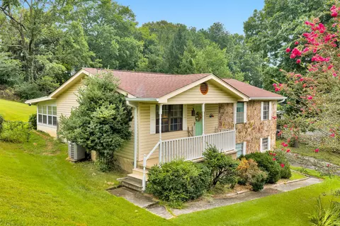 912 Crest Dr, Chickamauga, GA 30707
