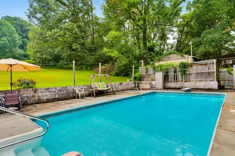 912 Crest Dr, Chickamauga, GA 30707