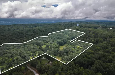 912 Palmer Ave, Signal Mountain, TN 37377