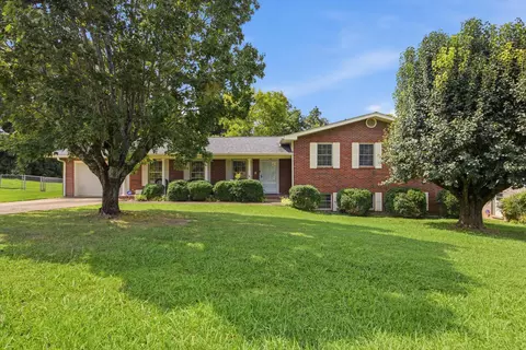 54 Kriswood Dr, Rossville, GA 30741