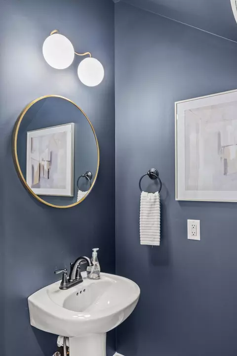 Bath - 270 Cascade Dr, Rossville, GA 30741 photo 6 of 6