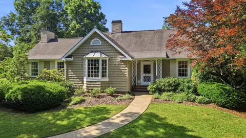 216 Sylvan Dr, Lookout Mountain, TN 37350