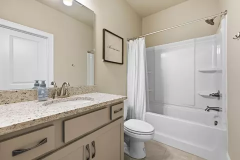 Bath - 3387 Grassy Fields Ln, Apison, TN 37302 photo 1 of 3