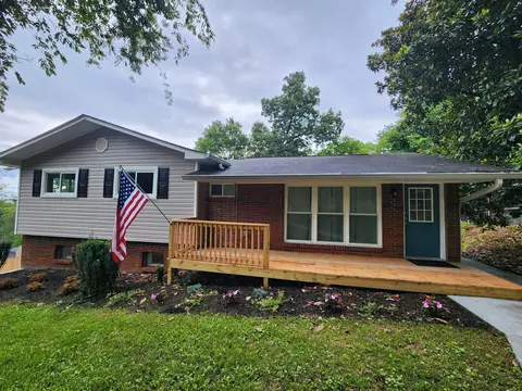 317 Signal Dr, Rossville, GA 30741
