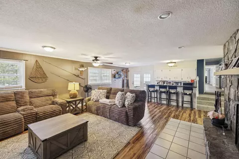 Living - 110 Hazel Dr, Dalton, GA 30721 photo 4 of 6