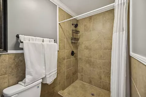 Bath - 110 Hazel Dr, Dalton, GA 30721 photo 2 of 8