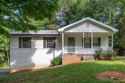 860 Anchor Dr, Lenoir City, TN 37771