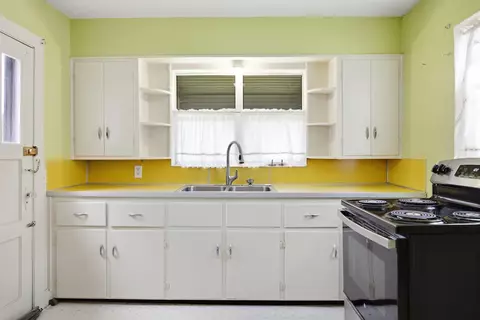 Kitchen - 8 Ormand Dr, Chattanooga, TN 37415 photo 2 of 3