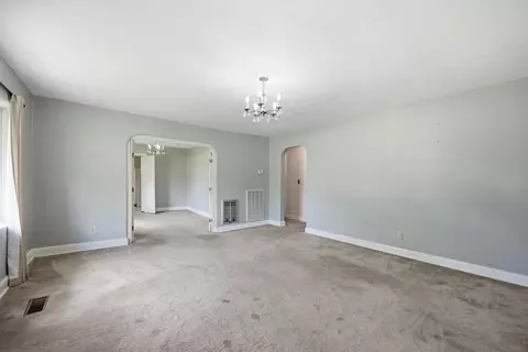 Living - 8 Ormand Dr, Chattanooga, TN 37415 photo 2 of 4