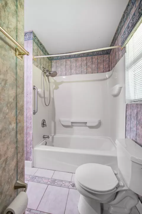 Bath - 8 Ormand Dr, Chattanooga, TN 37415 photo 2 of 3