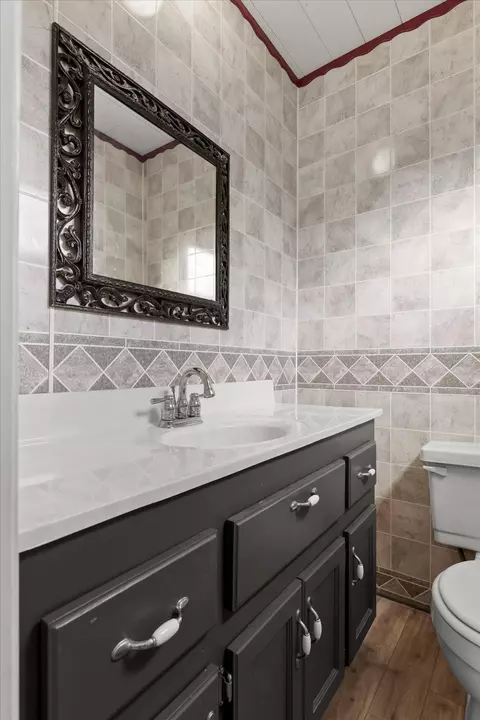 Bath - 45 Lamar St, Ringgold, GA 30736 photo 3 of 3