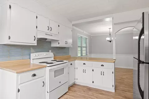 Kitchen - 45 Lamar St, Ringgold, GA 30736 photo 3 of 5