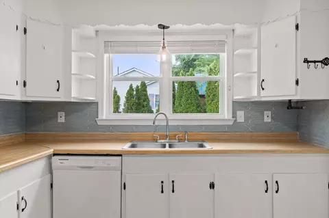 Kitchen - 45 Lamar St, Ringgold, GA 30736 photo 4 of 5