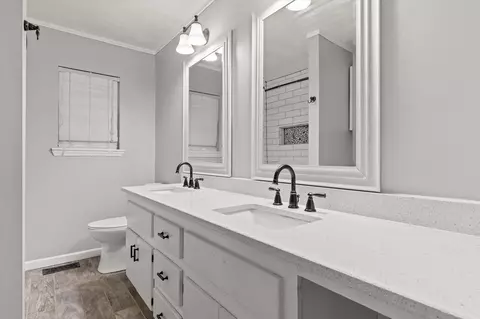 Bath - 45 Lamar St, Ringgold, GA 30736 photo 1 of 3