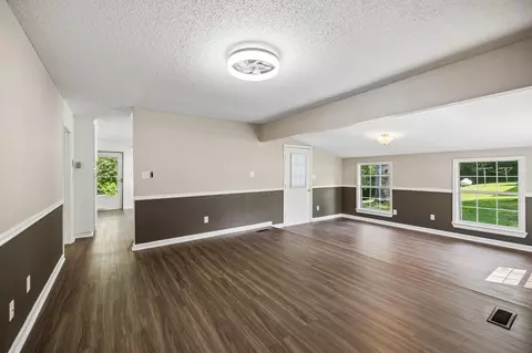 Living - 209 Curtis Rd, Dalton, GA 30720 photo 4 of 7