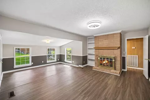 Living - 209 Curtis Rd, Dalton, GA 30720 photo 1 of 7