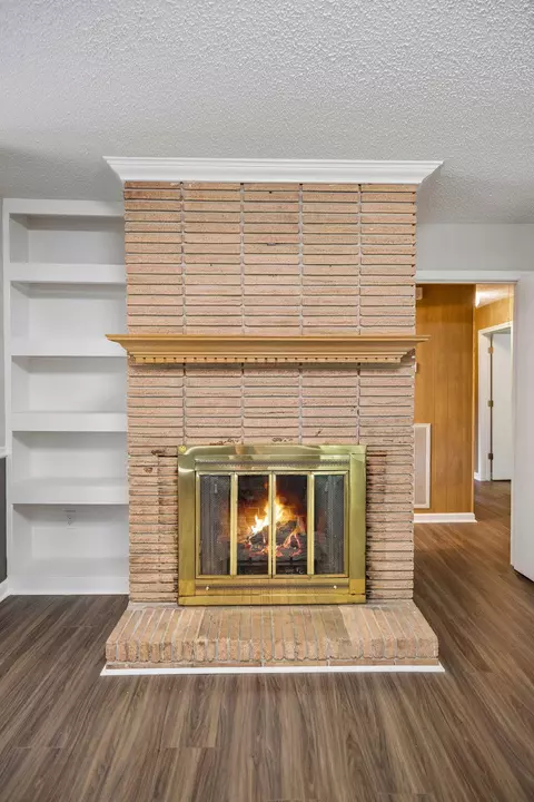 Living - 209 Curtis Rd, Dalton, GA 30720 photo 6 of 7