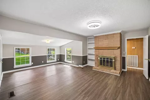 Living - 209 Curtis Rd, Dalton, GA 30720 photo 5 of 7