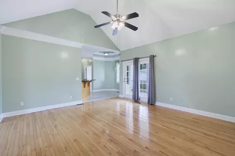 Living - 286 Cedar Ln, Dunlap, TN 37327 photo 5 of 8