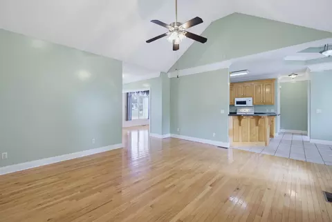 Living - 286 Cedar Ln, Dunlap, TN 37327 photo 6 of 8