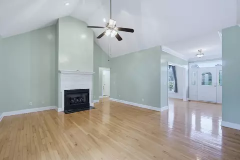 Living - 286 Cedar Ln, Dunlap, TN 37327 photo 7 of 8