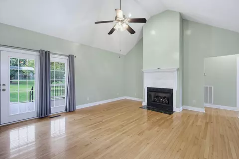 Living - 286 Cedar Ln, Dunlap, TN 37327 photo 4 of 8