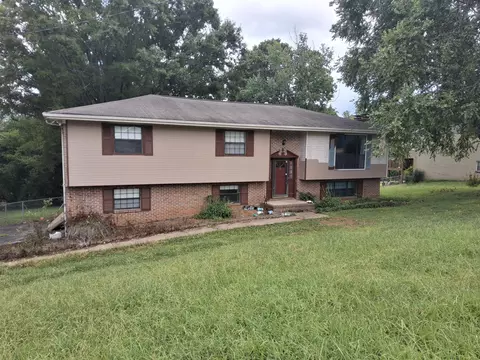834 Crestridge Dr, Rossville, GA 30741