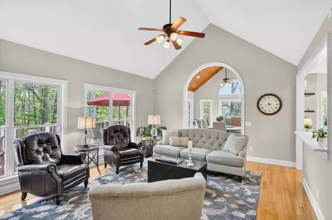 Living - 88 Herron Ln, Ringgold, GA 30736 photo 2 of 4