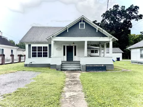 713 Cove Rd, Chickamauga, GA 30707