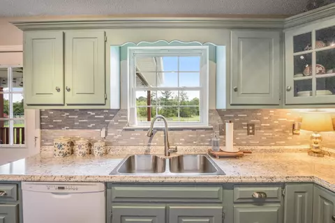 Kitchen - 34 Spring Place Dr, Fort Oglethorpe, GA 30742 photo 4 of 4