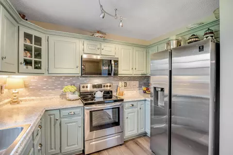 Kitchen - 34 Spring Place Dr, Fort Oglethorpe, GA 30742 photo 2 of 4