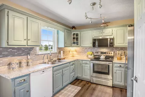 Kitchen - 34 Spring Place Dr, Fort Oglethorpe, GA 30742 photo 1 of 4
