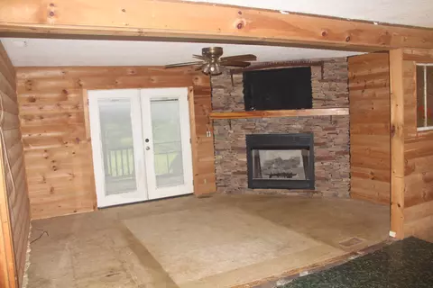 Living - 217 Gary Ln, Ringgold, GA 30736 photo 1 of 2