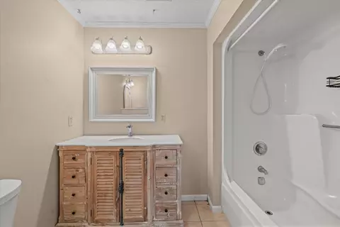 Bath - 2502 E Hillview Dr, Dalton, GA 30721 photo 2 of 4