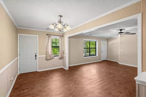 Living - 2502 E Hillview Dr, Dalton, GA 30721 photo 5 of 6