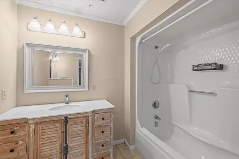 Bath - 2502 E Hillview Dr, Dalton, GA 30721 photo 3 of 4