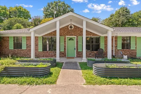 Exterior - 2502 E Hillview Dr, Dalton, GA 30721 photo 3 of 11