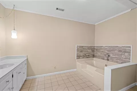 Bath - 2502 E Hillview Dr, Dalton, GA 30721 photo 4 of 4