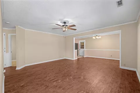 Living - 2502 E Hillview Dr, Dalton, GA 30721 photo 2 of 6