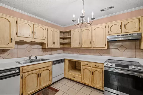 Kitchen - 2502 E Hillview Dr, Dalton, GA 30721 photo 1 of 5