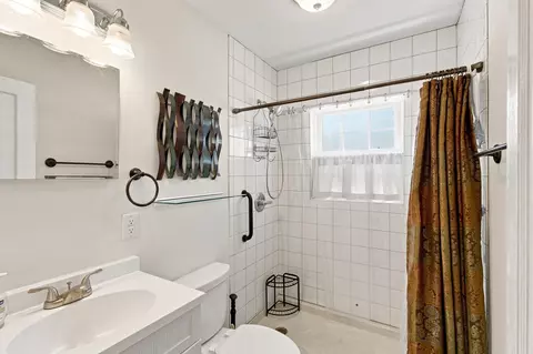 Bath - 602 Forrest Rd, Fort Oglethorpe, GA 30742 photo 1 of 2