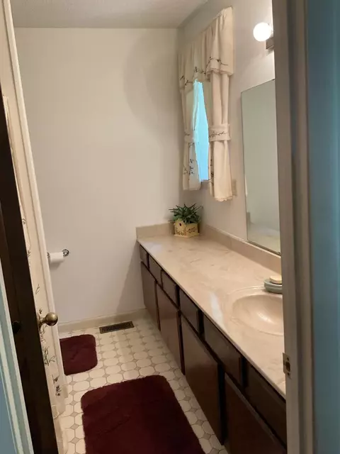Bath - 5016 Silver Ln, Apison, TN 37302 photo 2 of 3
