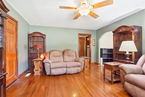 Living - 9439 E Brainerd Rd, Chattanooga, TN 37421 photo 4 of 5