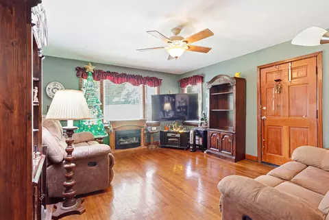 Living - 9439 E Brainerd Rd, Chattanooga, TN 37421 photo 5 of 5