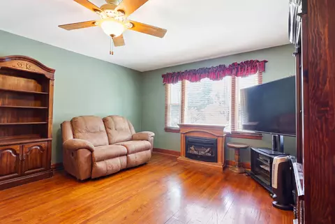 Living - 9439 E Brainerd Rd, Chattanooga, TN 37421 photo 2 of 5