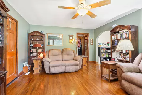 Living - 9439 E Brainerd Rd, Chattanooga, TN 37421 photo 3 of 5